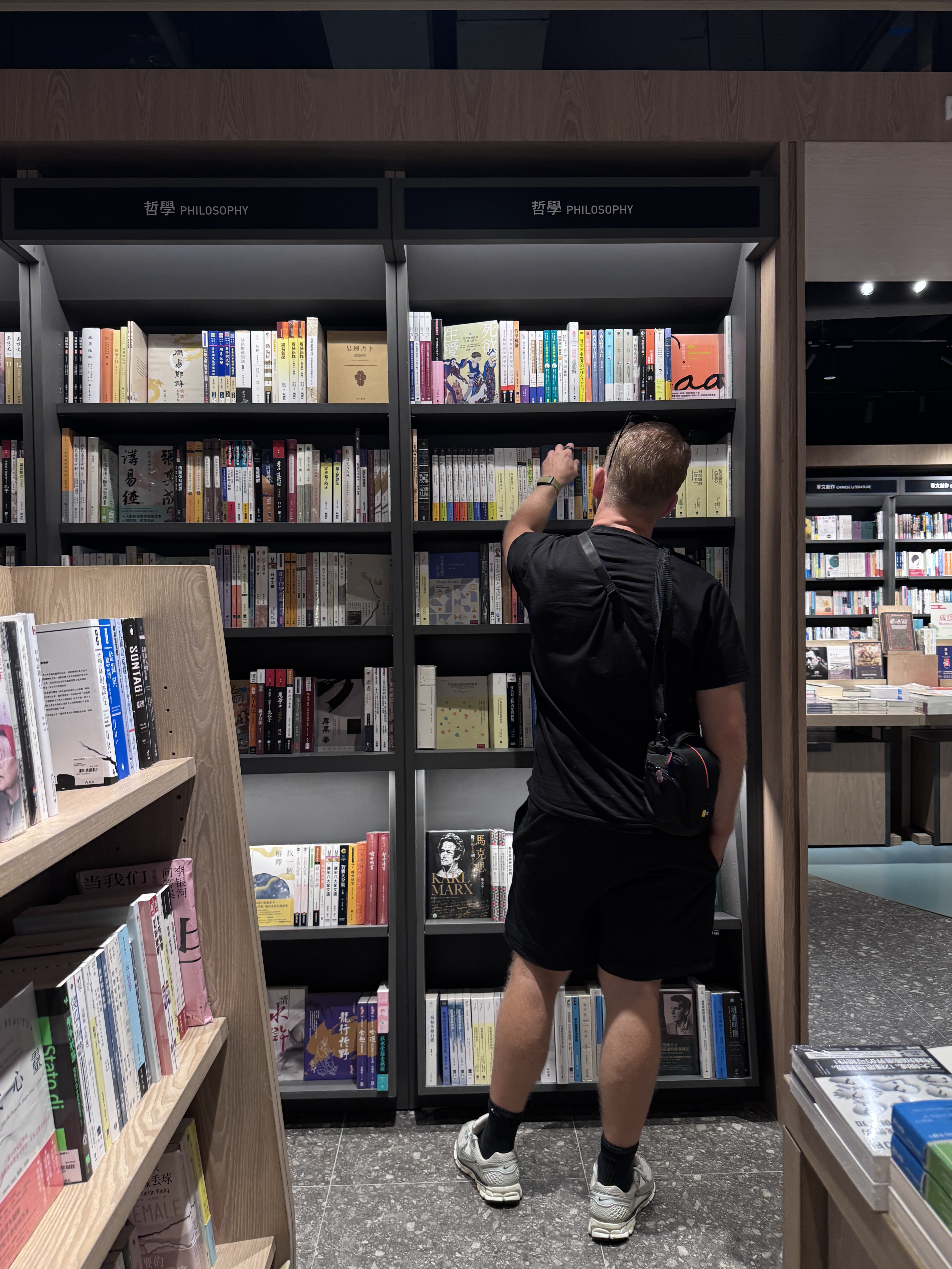 Funs Jacobs at a bookstore